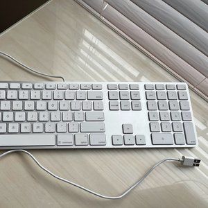 Apple USB Keyboard with Numeric Keypad